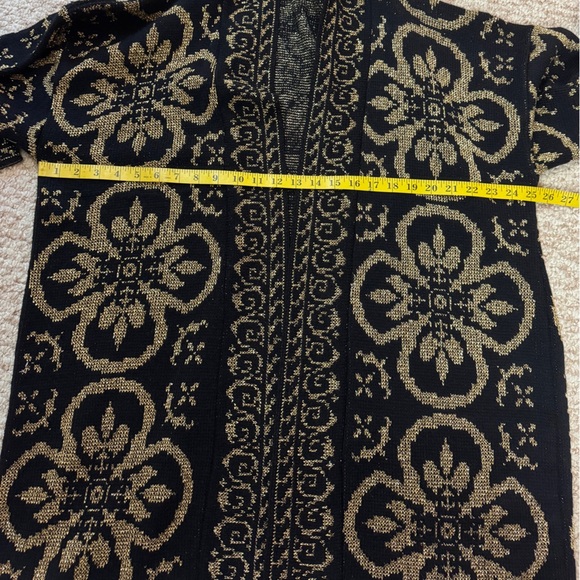Distinctly Different Vintage Elegant Black and Gold Women's Sweater Size 47 - Picture 13 of 13